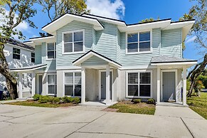 Fernandina Beach Townhome, Steps to Public Beach