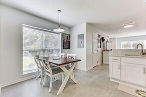 Fernandina Beach Townhome, Steps to Public Beach