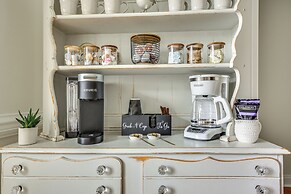 Bright & Elegant Home in High Point w/ Deck!