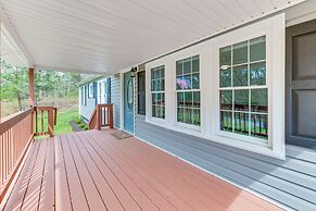 Toano Home w/ Screened Porch: Steps to Lake!