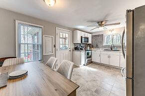 Toano Home w/ Screened Porch: Steps to Lake!