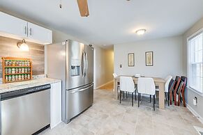 Toano Home w/ Screened Porch: Steps to Lake!