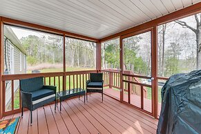 Toano Home w/ Screened Porch: Steps to Lake!