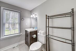 Toano Home w/ Screened Porch: Steps to Lake!