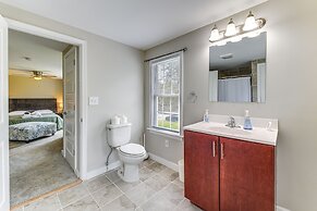 Toano Home w/ Screened Porch: Steps to Lake!