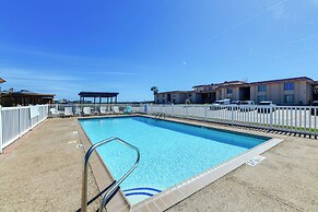Direct Beach Access: Sunny Port Aransas Condo