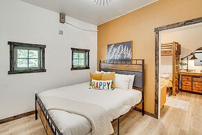 Cle Elum Cabin w/ Hot Tub, Fire Pit & Deck!