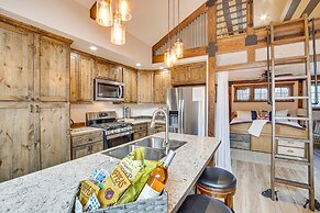 Cle Elum Cabin w/ Hot Tub, Fire Pit & Deck!