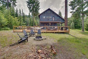 Cle Elum Cabin w/ Hot Tub, Fire Pit & Deck!