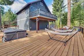 Cle Elum Cabin w/ Hot Tub, Fire Pit & Deck!