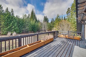 Cle Elum Cabin w/ Hot Tub, Fire Pit & Deck!