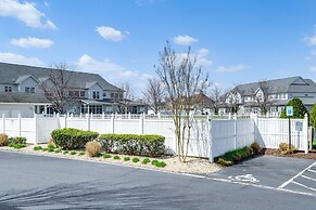 Community Pool & Private Balcony: Chic Lewes Gem