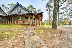 Broken Bow Cabin w/ Hot Tub & Fishing On-site!
