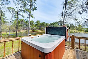 Broken Bow Cabin w/ Hot Tub & Fishing On-site!