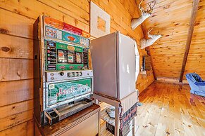 Broken Bow Cabin w/ Hot Tub & Fishing On-site!