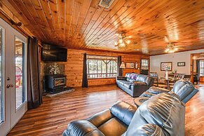 Broken Bow Cabin w/ Hot Tub & Fishing On-site!