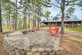Broken Bow Cabin w/ Hot Tub & Fishing On-site!