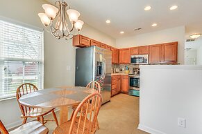 Cozy Greensboro Townhome w/ Community Pool & Grill