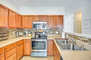 Cozy Greensboro Townhome w/ Community Pool & Grill