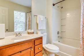 Cozy Greensboro Townhome w/ Community Pool & Grill