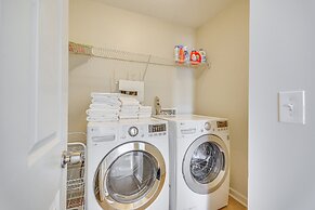 Cozy Greensboro Townhome w/ Community Pool & Grill