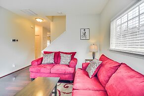 Cozy Greensboro Townhome w/ Community Pool & Grill