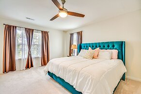 Cozy Greensboro Townhome w/ Community Pool & Grill