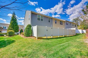 Cozy Greensboro Townhome w/ Community Pool & Grill