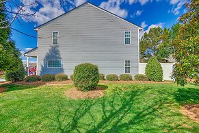 Cozy Greensboro Townhome w/ Community Pool & Grill