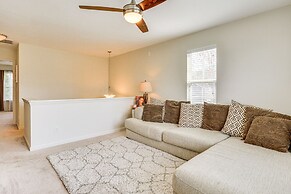Cozy Greensboro Townhome w/ Community Pool & Grill