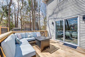 Chic Coolbaugh Township Getaway w/ Hot Tub!