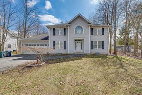 Chic Coolbaugh Township Getaway w/ Hot Tub!