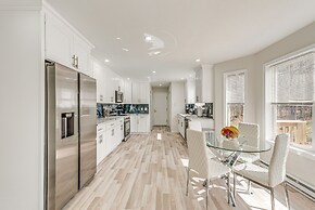 Chic Coolbaugh Township Getaway w/ Hot Tub!