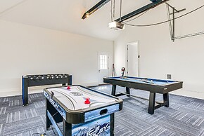 Chic Coolbaugh Township Getaway w/ Hot Tub!