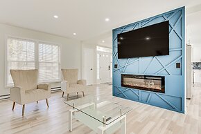 Chic Coolbaugh Township Getaway w/ Hot Tub!