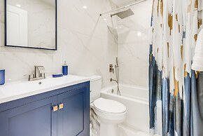 Chic Coolbaugh Township Getaway w/ Hot Tub!