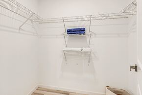 Chic Coolbaugh Township Getaway w/ Hot Tub!