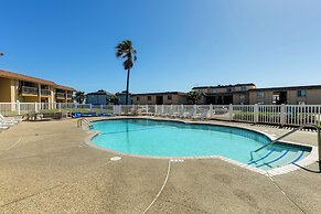 Beachfront Condo w/ Pool Access in Port Aransas