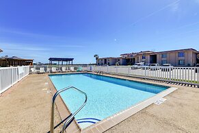 Beachfront Port Aransas Condo w/ Private Patio