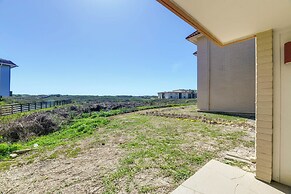 Beachfront Condo w/ Pool Access in Port Aransas