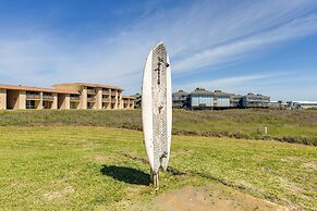 Beachfront Condo w/ Pool Access in Port Aransas