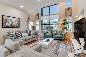 Luxe Newark Retreat w/ Rooftop Deck: Pets Welcome!