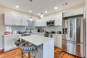 Luxe Newark Retreat w/ Rooftop Deck: Pets Welcome!