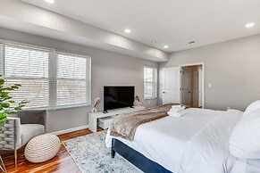 Luxe Newark Retreat w/ Rooftop Deck: Pets Welcome!