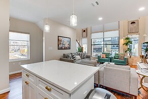 Luxe Newark Retreat w/ Rooftop Deck: Pets Welcome!