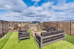 Luxe Newark Retreat w/ Rooftop Deck: Pets Welcome!