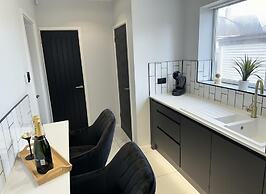 Impeccable 3-bed House in Walsall