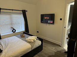 Impeccable 3-bed House in Walsall