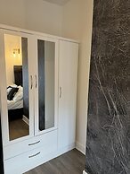 Impeccable 3-bed House in Walsall