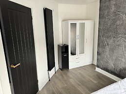 Impeccable 3-bed House in Walsall